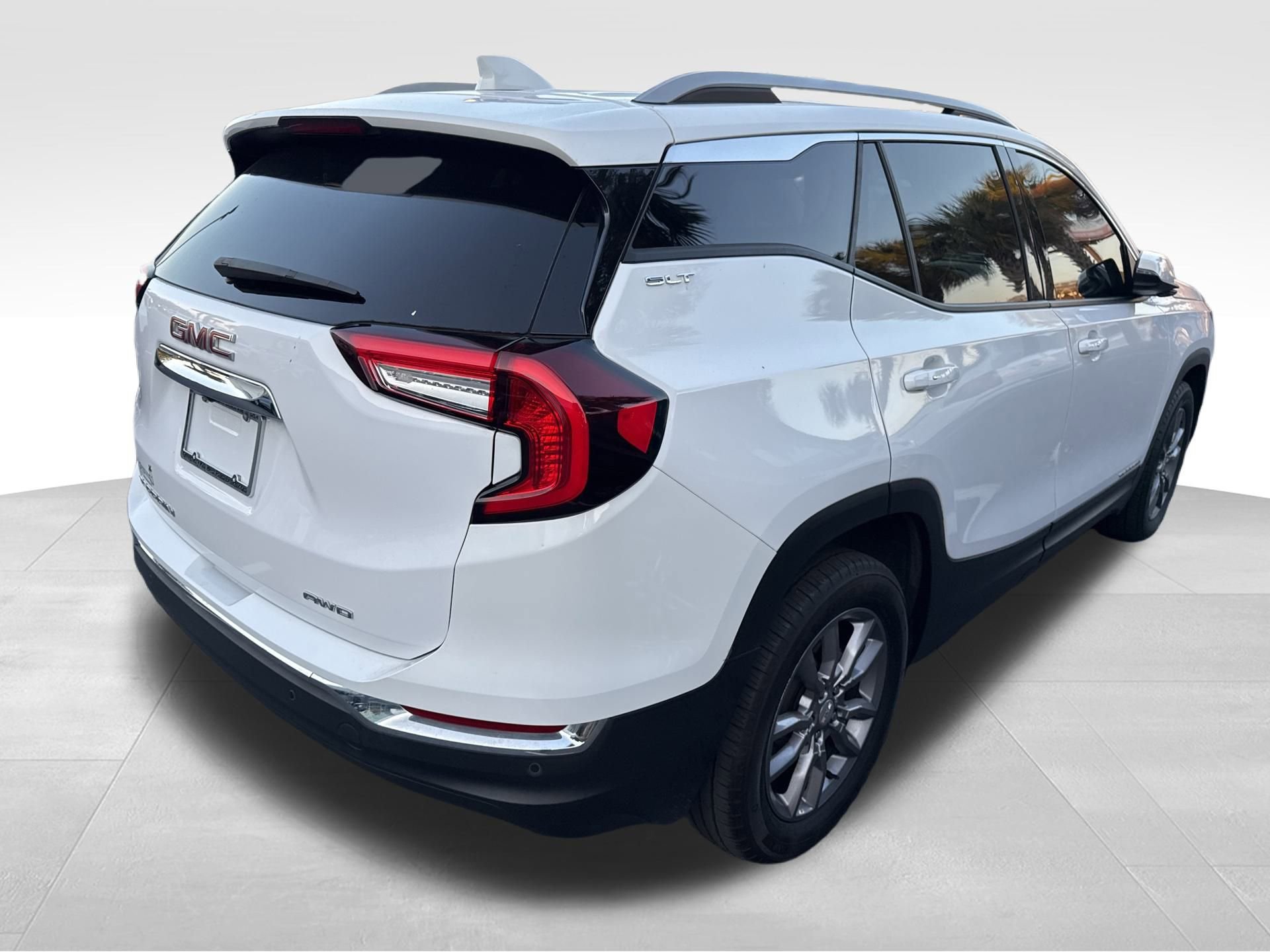 Used 2024 GMC Terrain SLT image 5