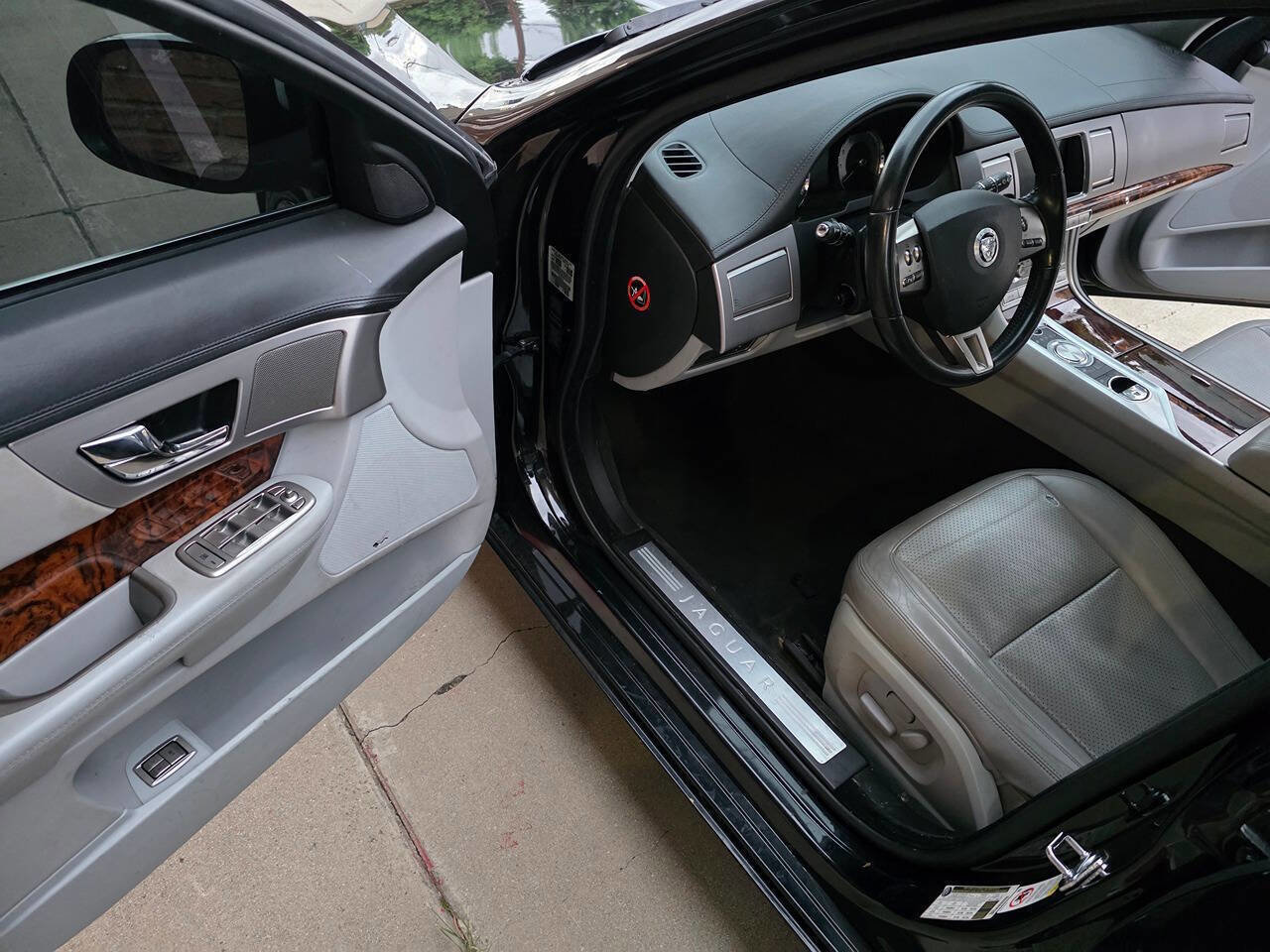 Used 2011 Jaguar XF Portfolio image 7