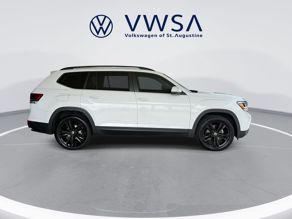 Certified 2023 Volkswagen Atlas SE w/ Black Wheel Package FWD image 8