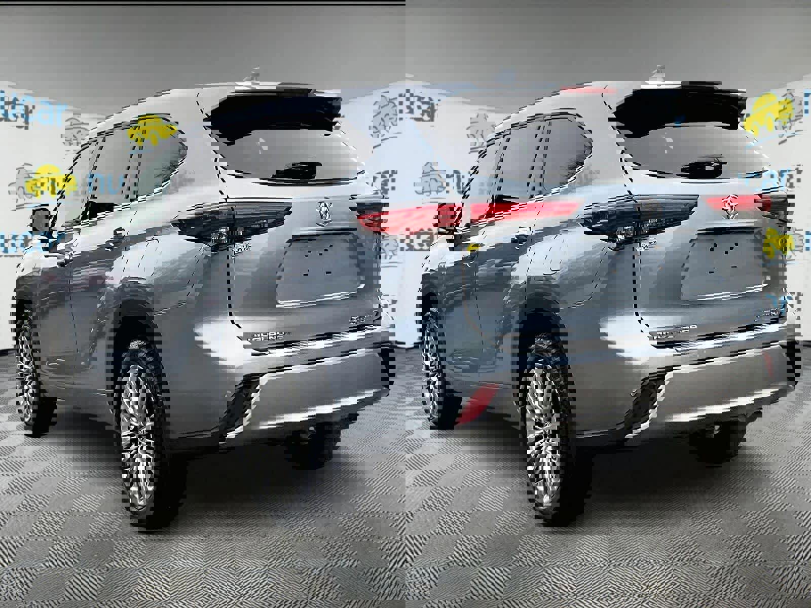 Used 2022 Toyota Highlander Platinum image 4