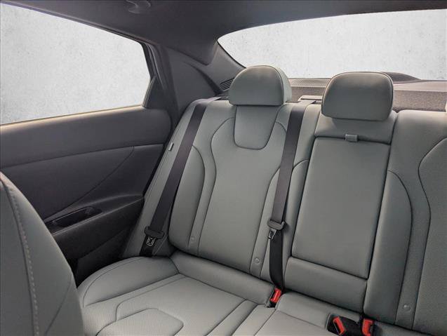 Certified 2025 Hyundai Elantra Limited FWD image 18
