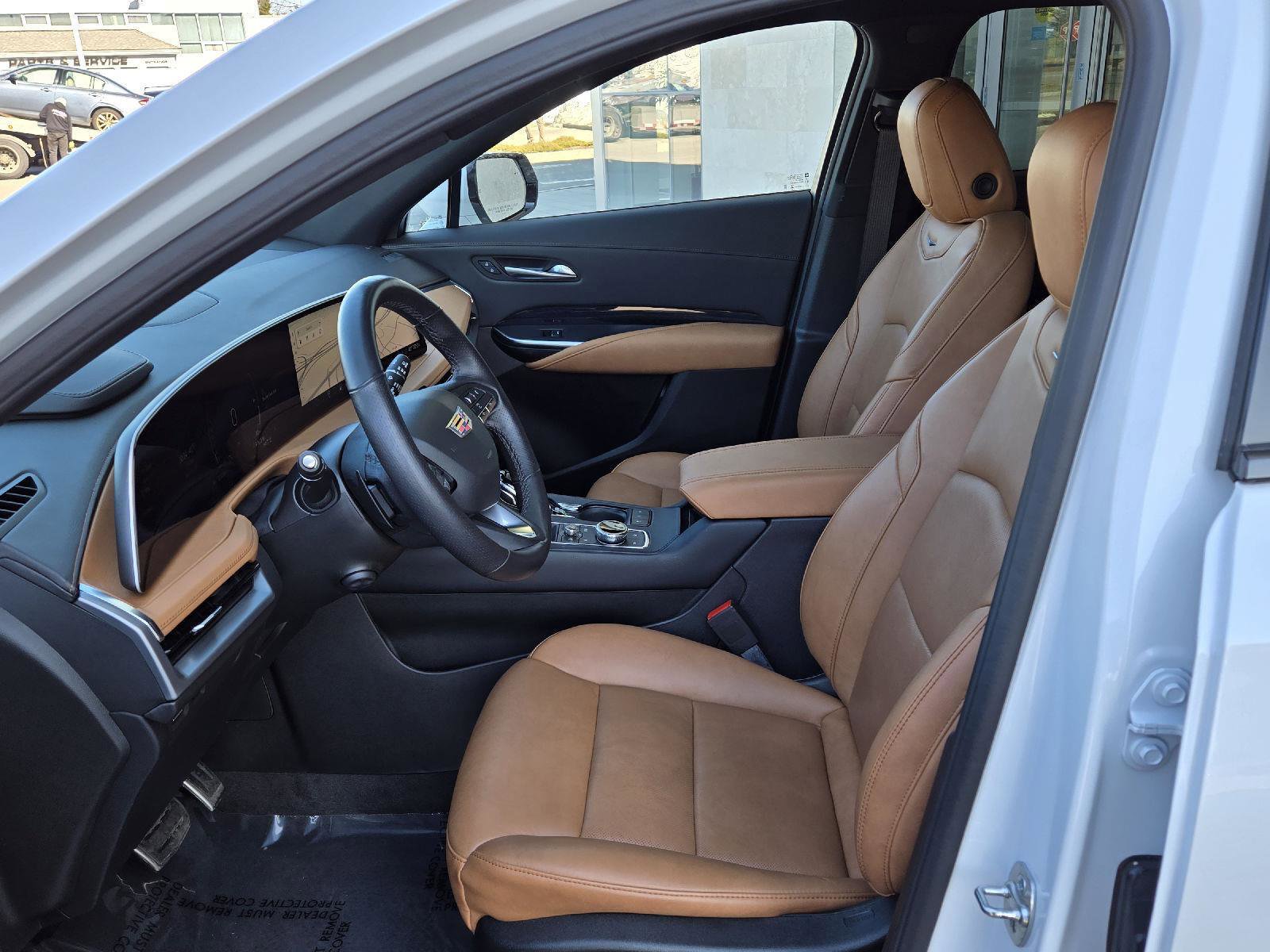Used 2024 Cadillac XT4 Sport image 3