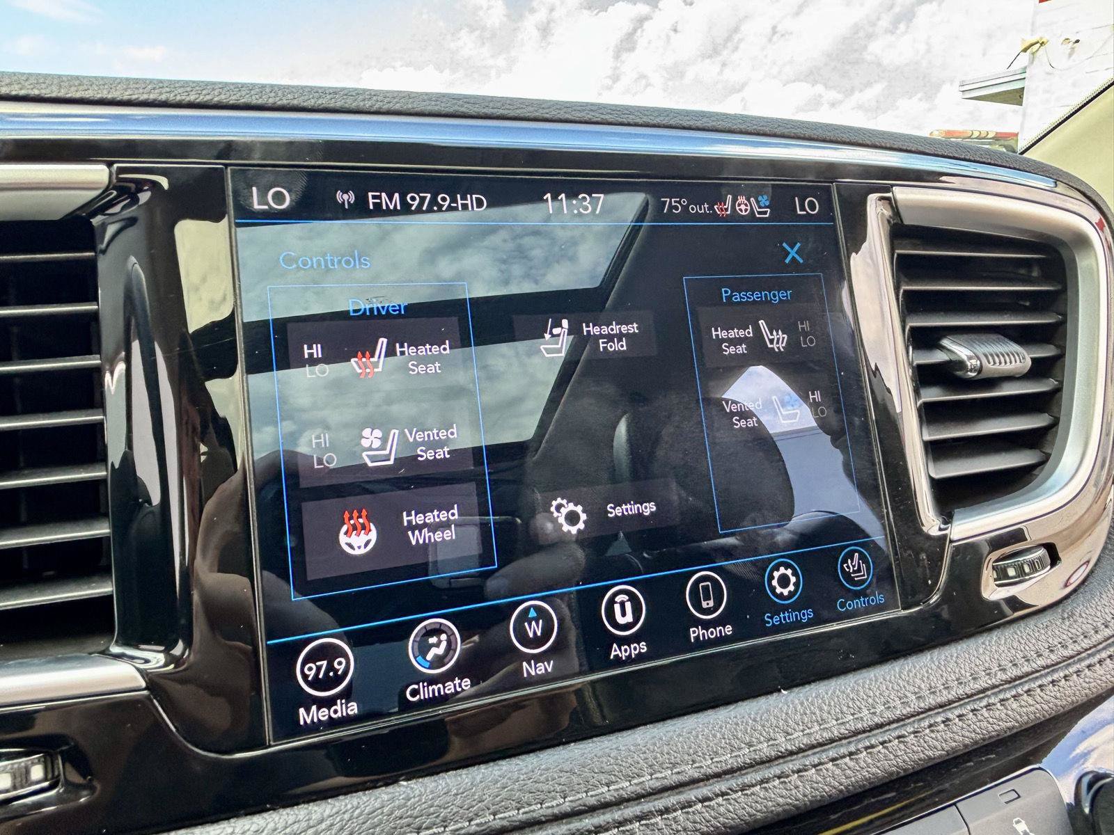 Used 2018 Chrysler Pacifica Limited FWD image 5
