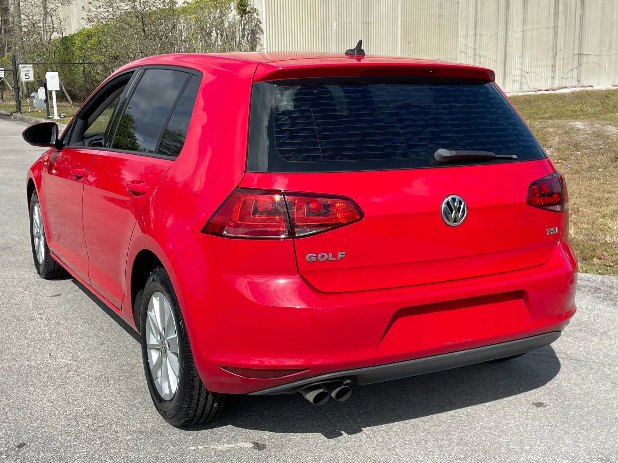 Used 2016 Volkswagen Golf S image 10