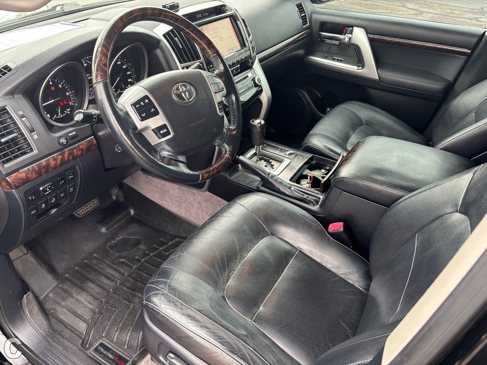 Used 2013 Toyota Land Cruiser image 11