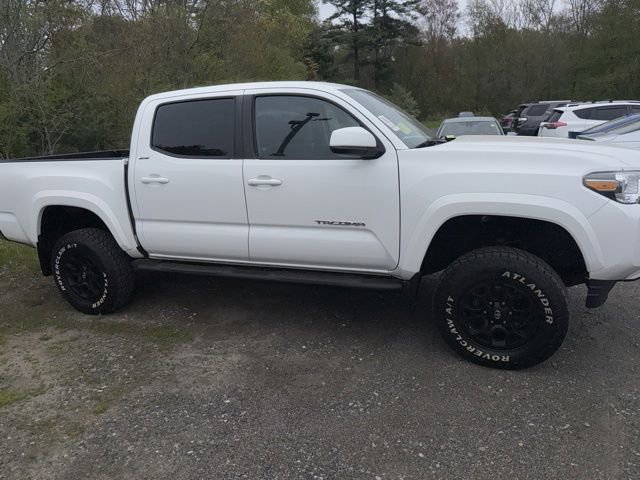 Used 2019 Toyota Tacoma SR5 w/ Four Season Floor Mat Package AWD/4WD image 15