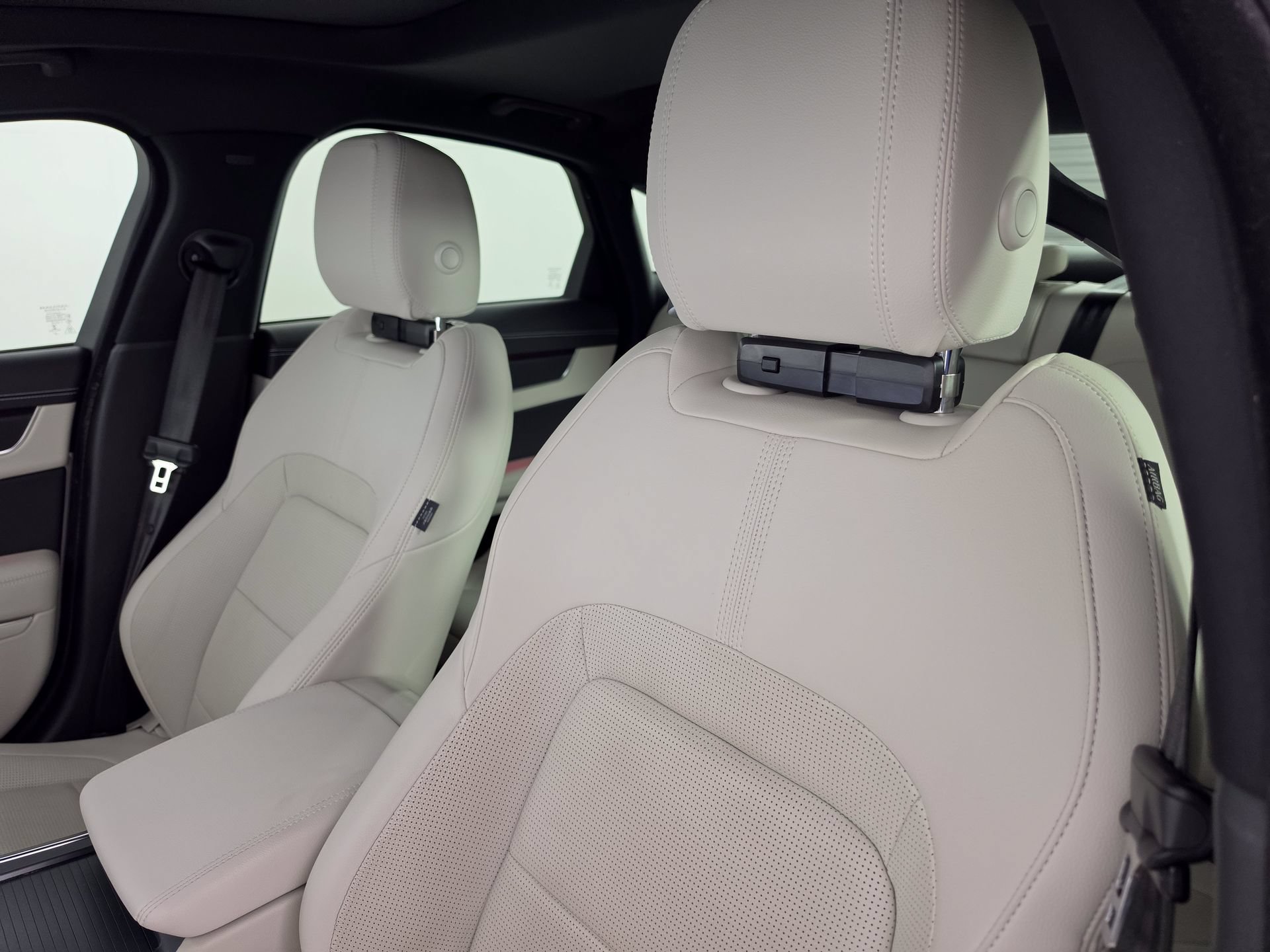 Used 2024 Jaguar XF R-Dynamic SE AWD/4WD image 17