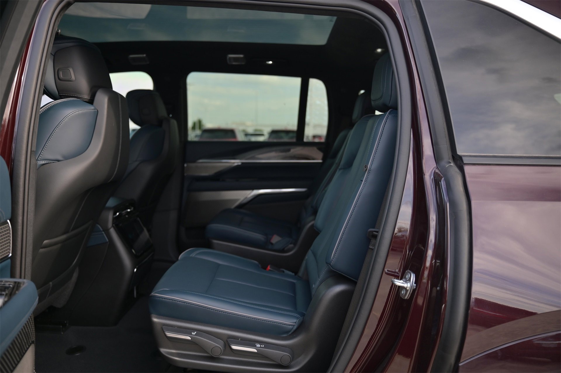 New 2025 Cadillac Escalade IQ Luxury 2 image 17