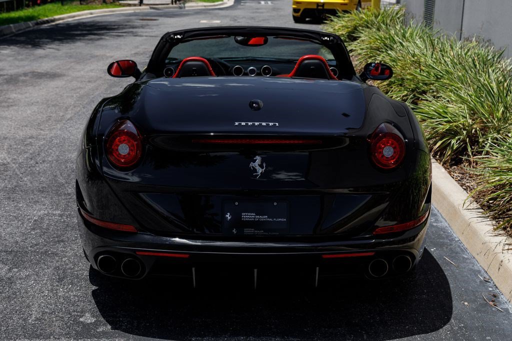 Used 2017 Ferrari California T RWD image 42