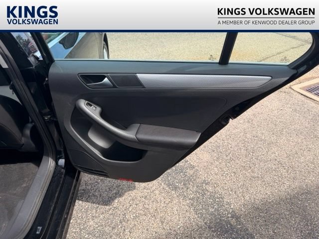Used 2015 Volkswagen Jetta SE FWD image 16
