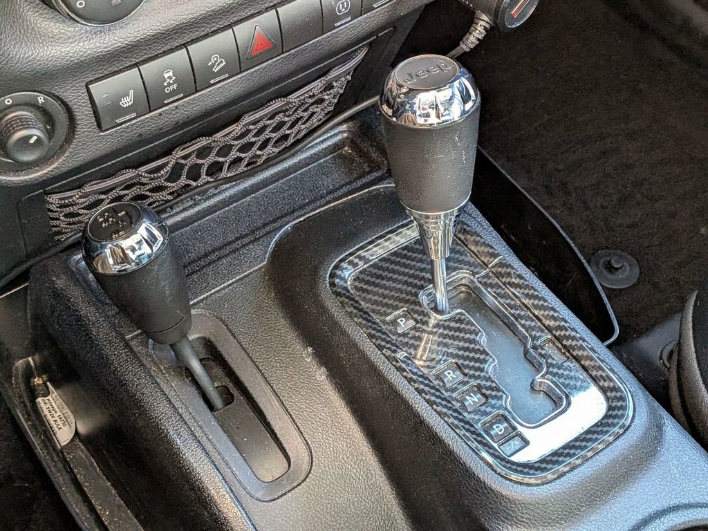 Used 2017 Jeep Wrangler Unlimited Sahara w/ Dual Top Group AWD/4WD image 14