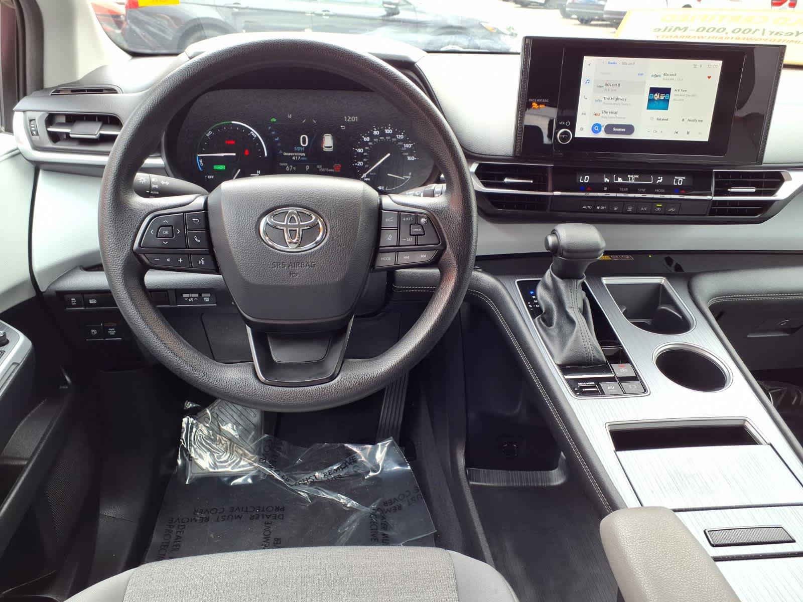 Certified 2025 Toyota Sienna LE FWD image 8
