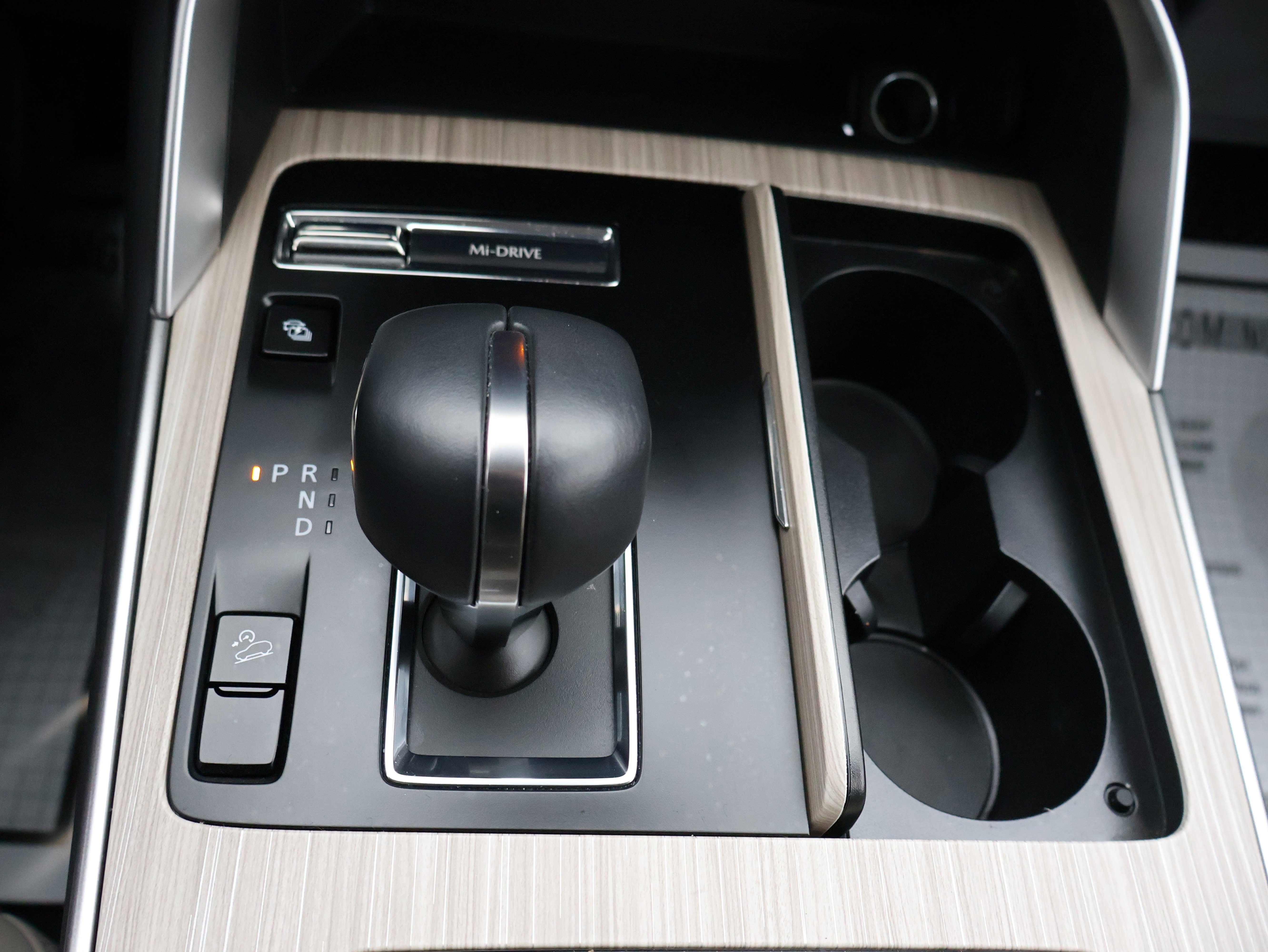 Used 2025 MAZDA CX-70 Plug-In Hybrid w/ Premium Pkg image 31