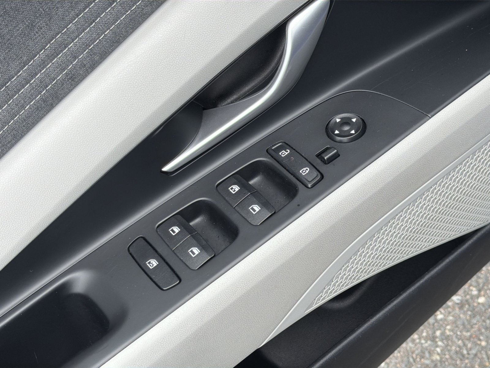 Certified 2024 Hyundai Elantra Limited FWD image 15