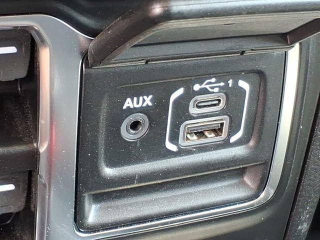 Used 2025 Jeep Gladiator Sport image 11