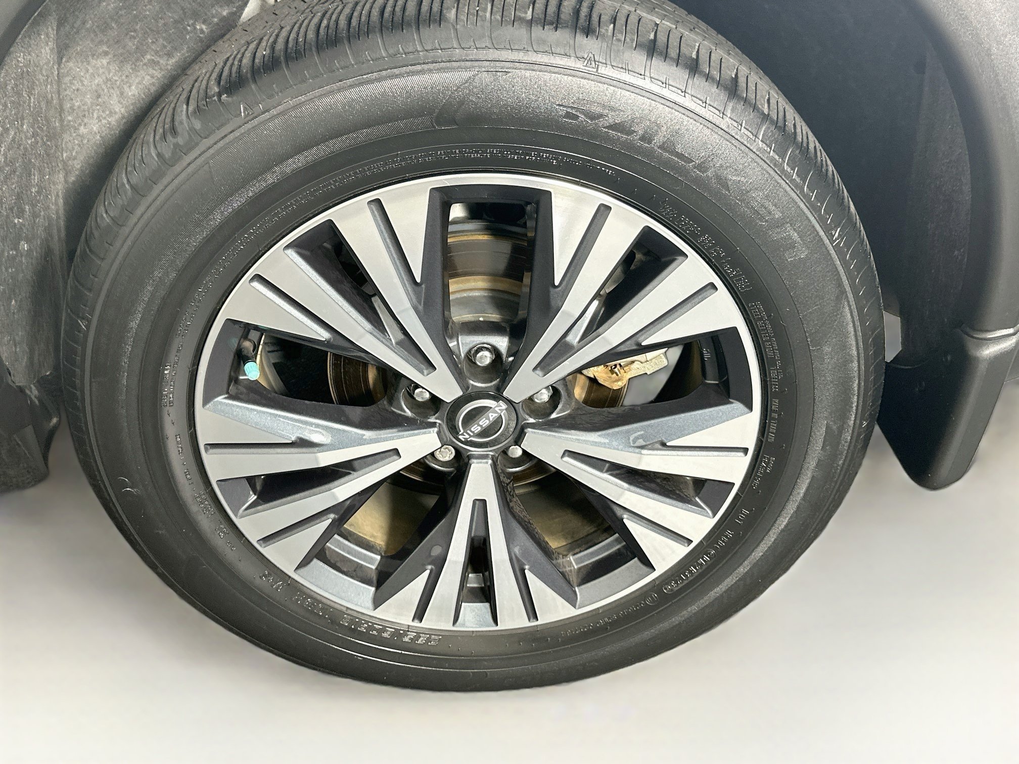 Used 2023 Nissan Rogue SV w/ SV Premium B Package FWD image 11