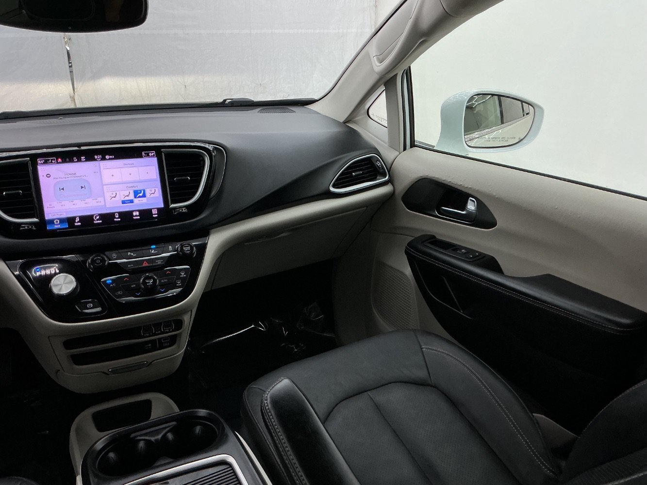 Used 2022 Chrysler Pacifica Touring-L FWD image 25
