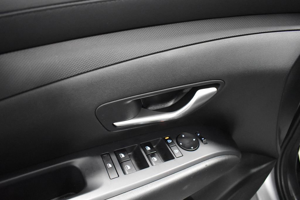 Used 2025 Hyundai Tucson SE image 15