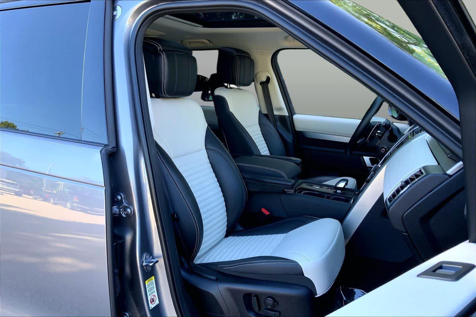 Used 2026 Land Rover Discovery Limited Edition AWD/4WD image 8