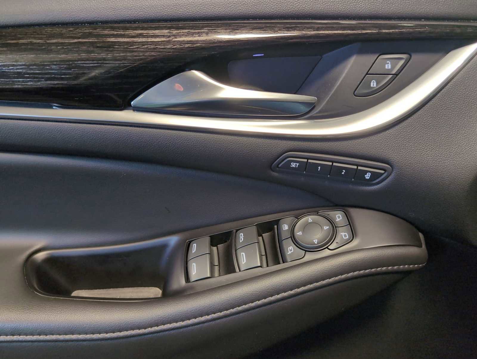 Used 2020 Buick Enclave Avenir w/ Avenir Technology Package image 24
