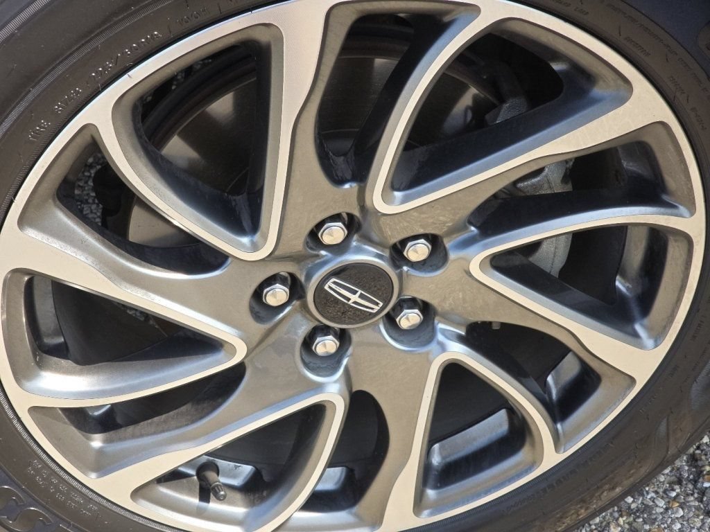 Used 2021 Lincoln Corsair AWD image 10