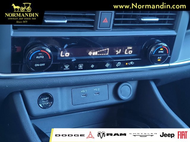 Used 2025 Nissan Rogue SV AWD/4WD image 11