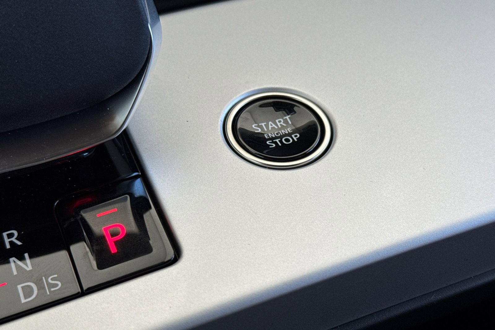 New 2025 Land Rover Range Rover SE image 22