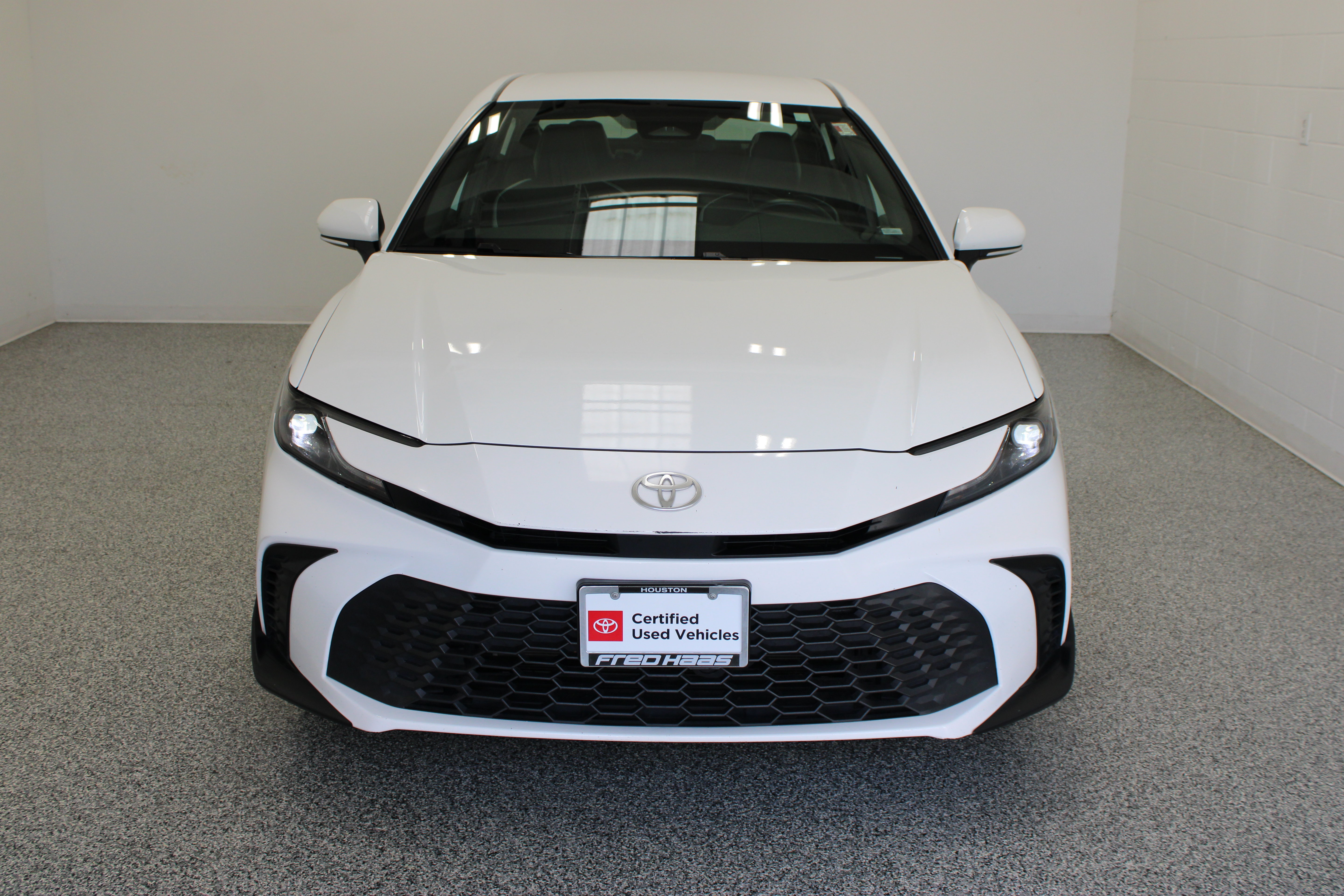 Certified 2025 Toyota Camry SE FWD image 3