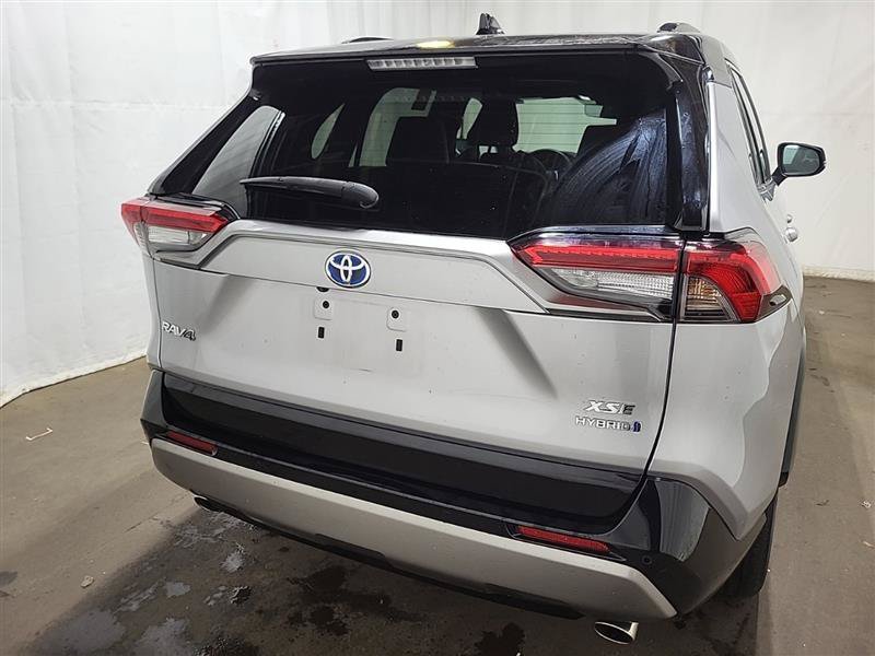 Used 2023 Toyota RAV4 XSE AWD/4WD image 5