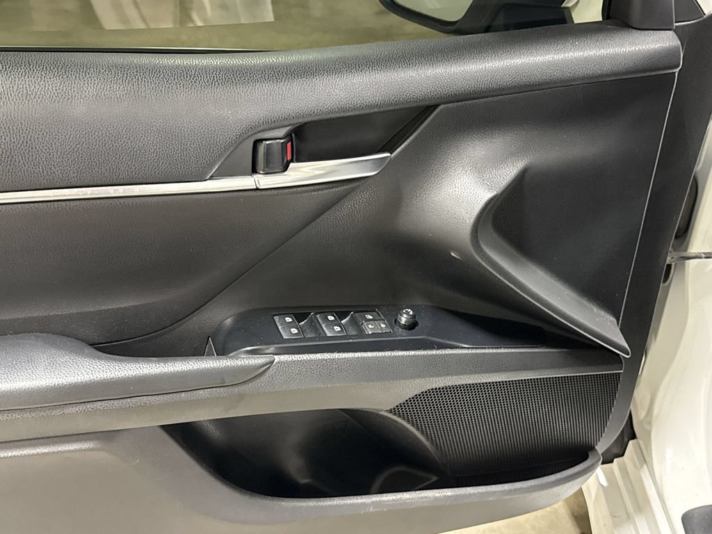 Used 2019 Toyota Camry SE w/ Convenience Package FWD image 21