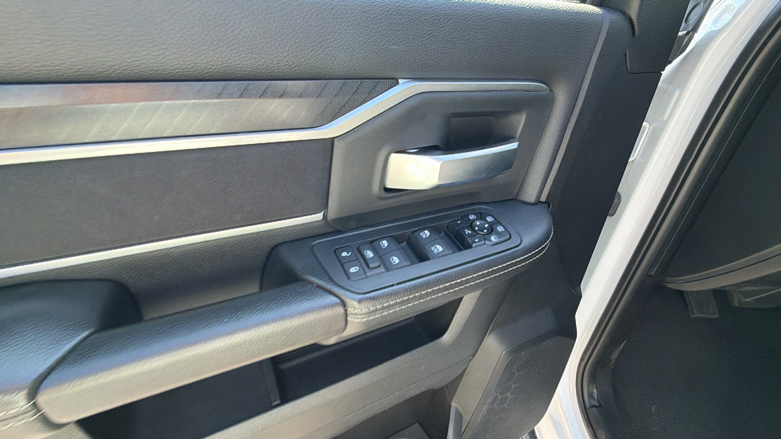 Used 2025 RAM 2500 Big Horn AWD/4WD image 15