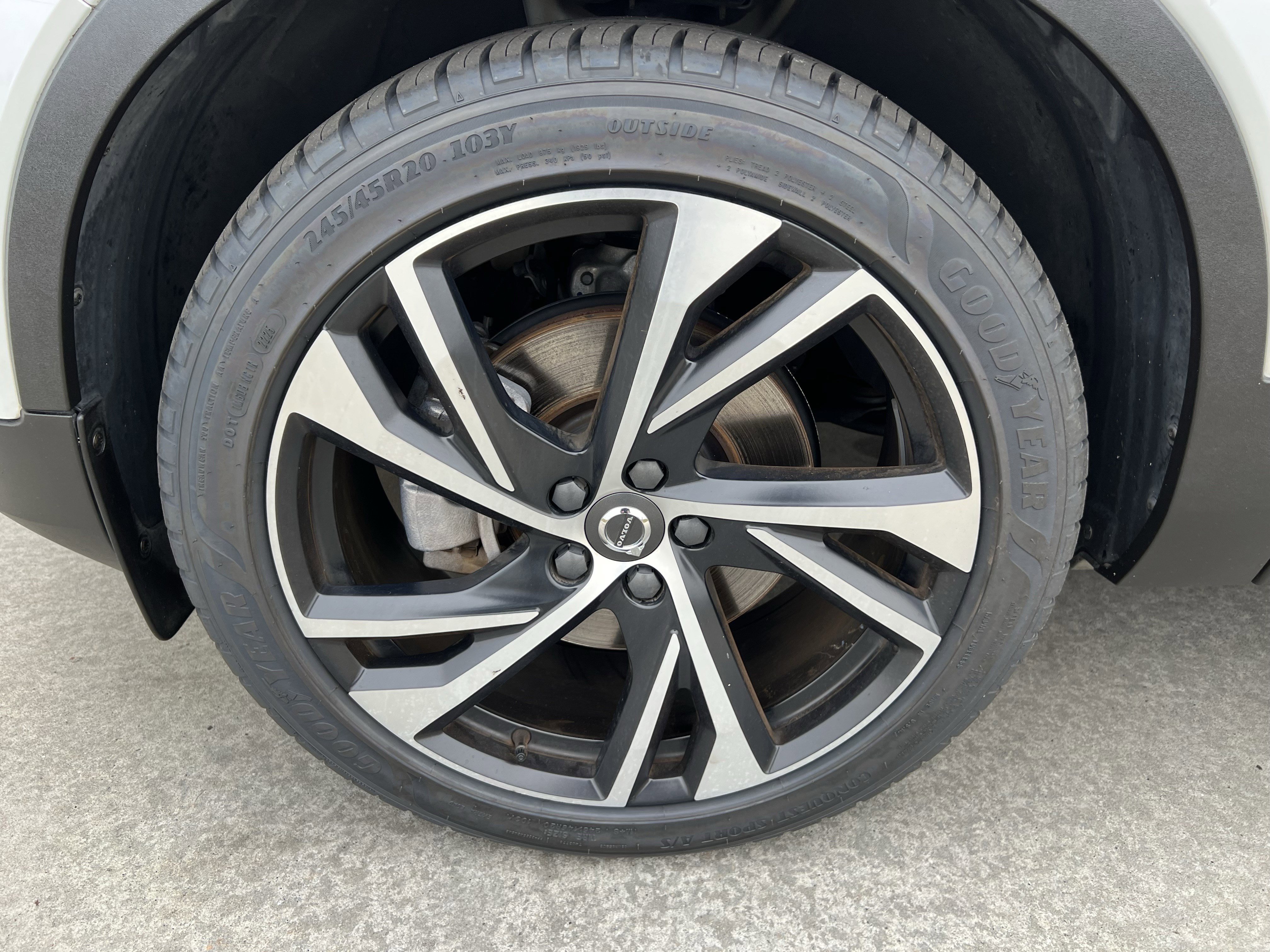 Used 2021 Volvo XC40 T5 R-Design w/ Advanced Package image 13