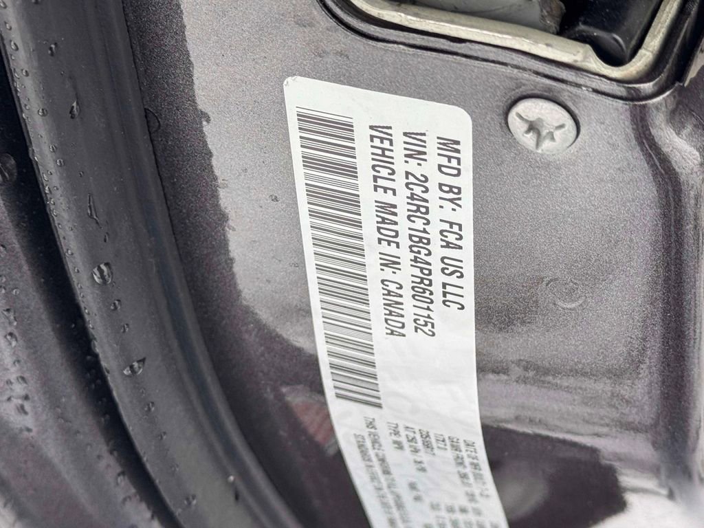 Used 2023 Chrysler Pacifica Touring-L image 14