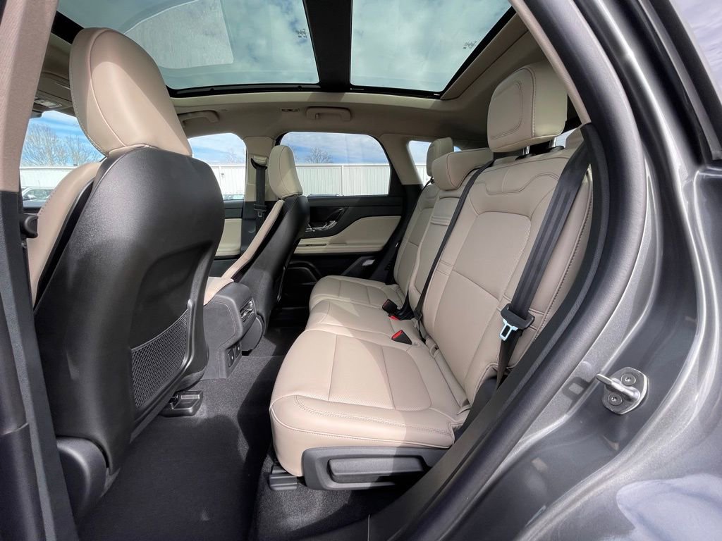 New 2026 Lincoln Corsair Premiere image 18