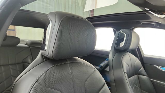 Used 2024 BMW 740i xDrive w/ Premium Package image 23