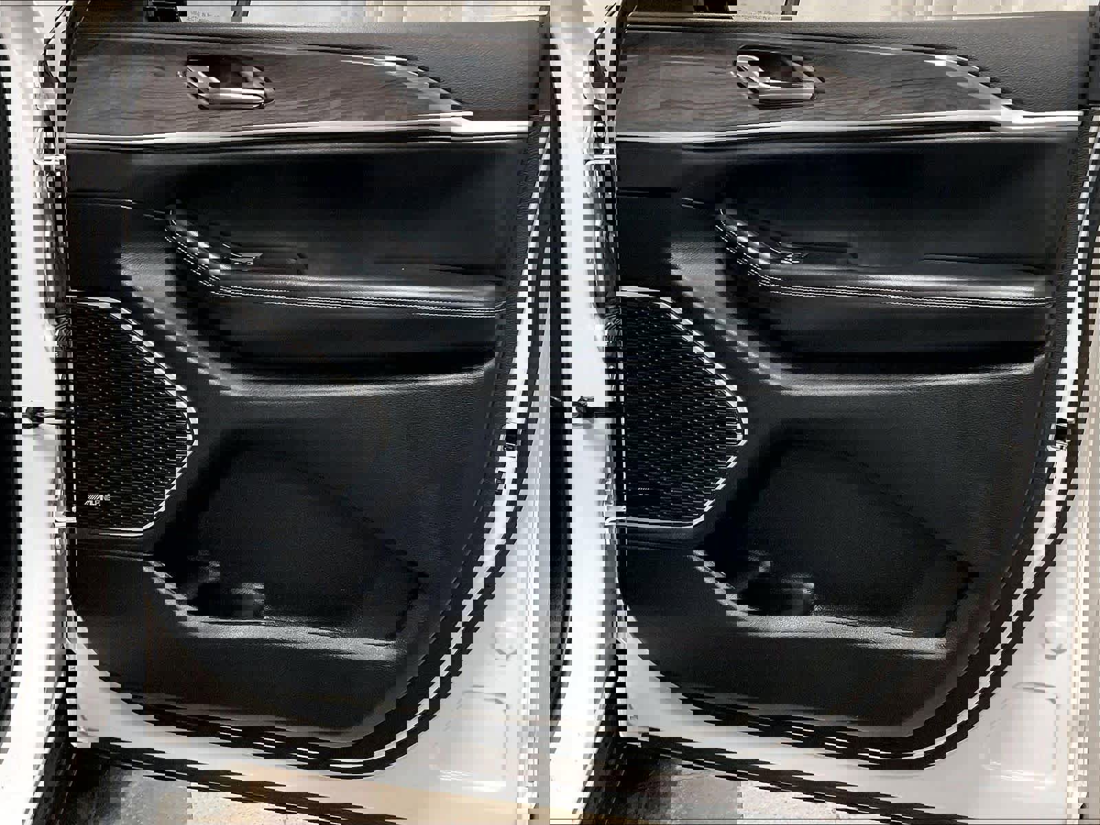 Used 2022 Jeep Grand Cherokee Limited 4xe w/ MOPAR Finishing Package image 12