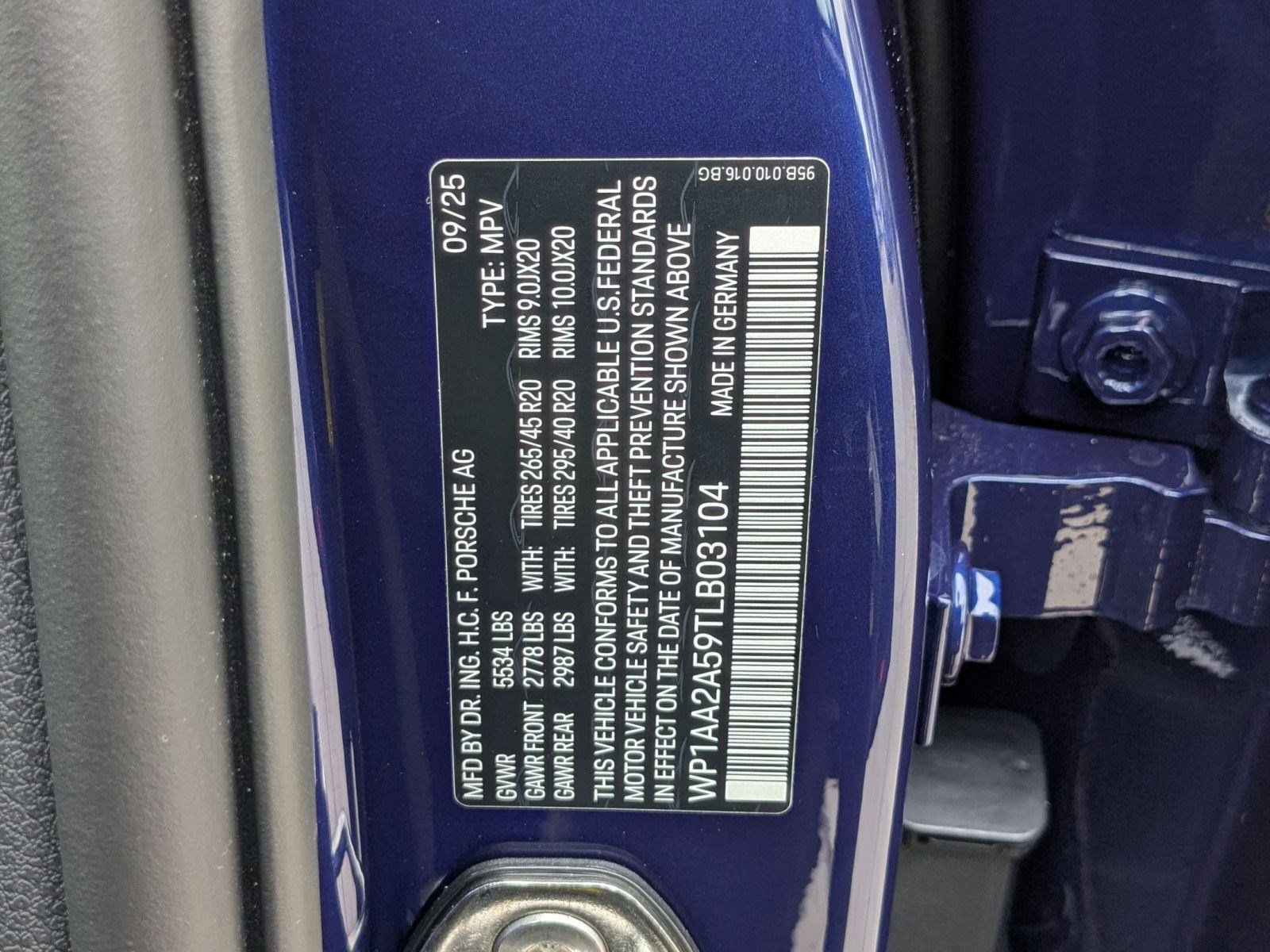 Certified 2026 Porsche Macan AWD/4WD image 30