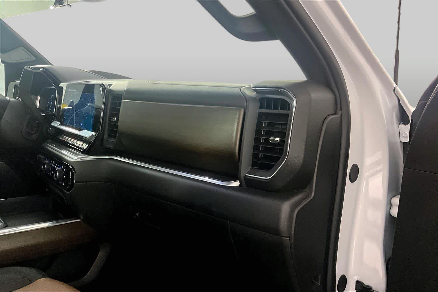 Certified 2026 Chevrolet Silverado 3500 High Country w/ High Country Premium Package AWD/4WD image 17