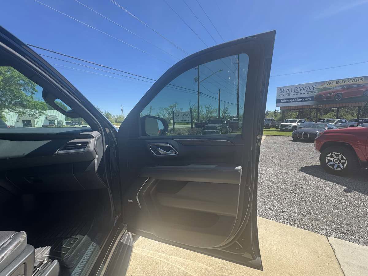 Used 2023 Chevrolet Suburban High Country AWD/4WD image 31