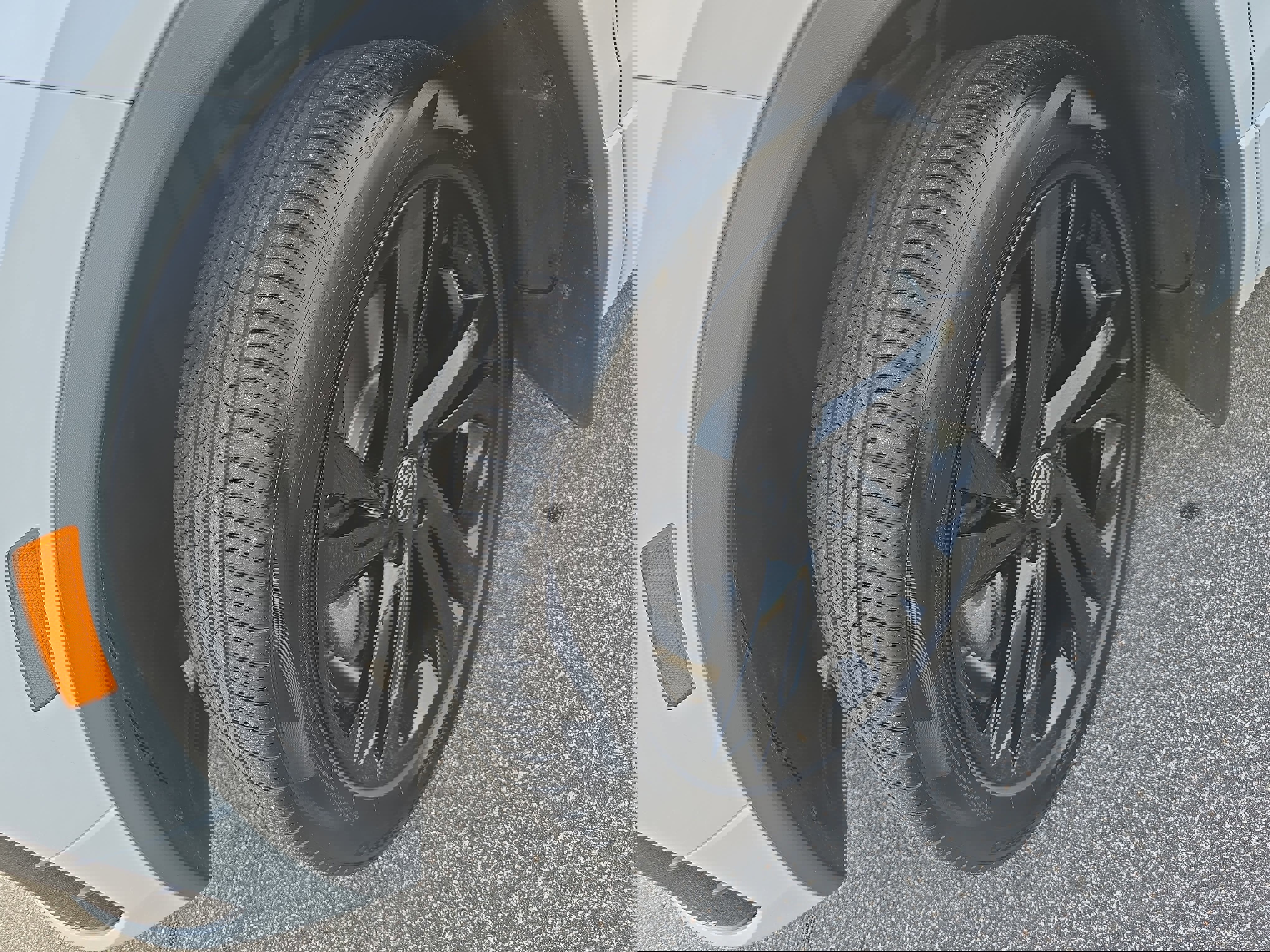 Used 2023 Volkswagen Tiguan SE R-Line image 30