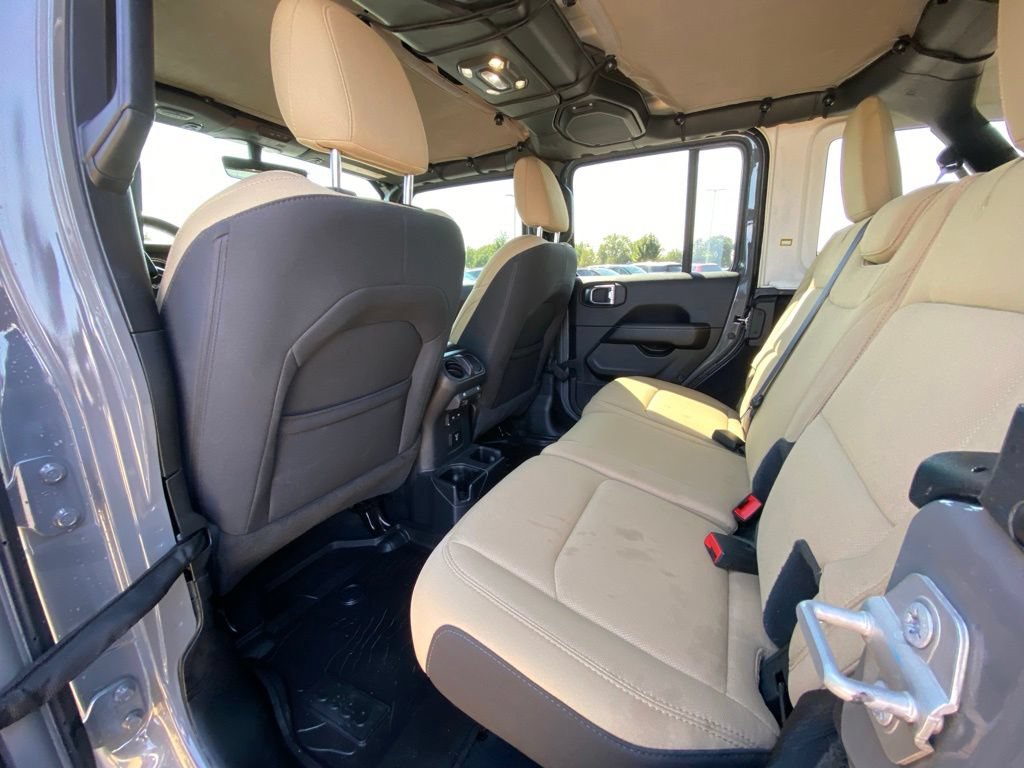 Used 2022 Jeep Wrangler Unlimited Sahara AWD/4WD image 21