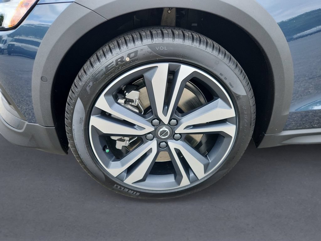 New 2026 Volvo V60 B5 Cross Country Plus w/ Protection Package Premier AWD/4WD image 8