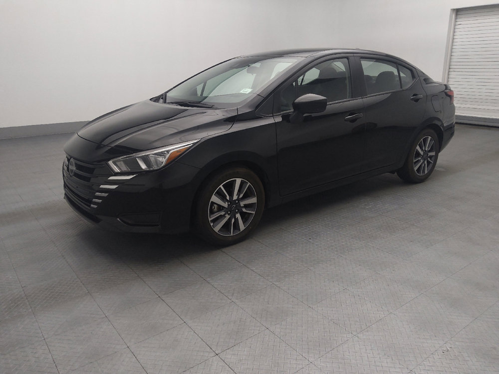 Used 2023 Nissan Versa SV image 2