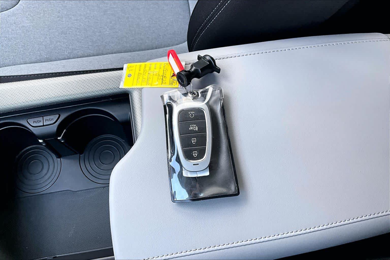 Used 2025 Hyundai Palisade SE FWD image 14