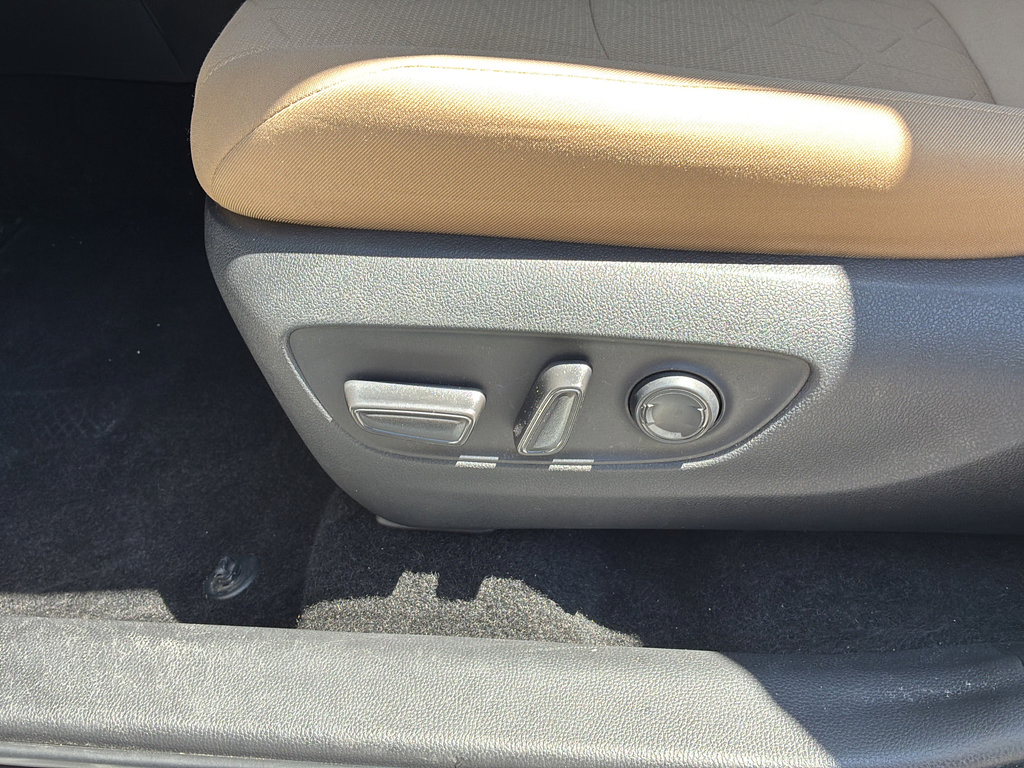 Used 2025 Toyota RAV4 XLE w/ Convenience Package FWD image 14
