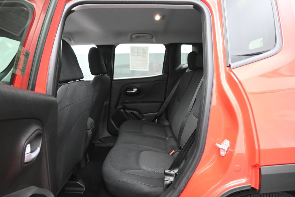 Used 2023 Jeep Renegade Latitude AWD/4WD image 14