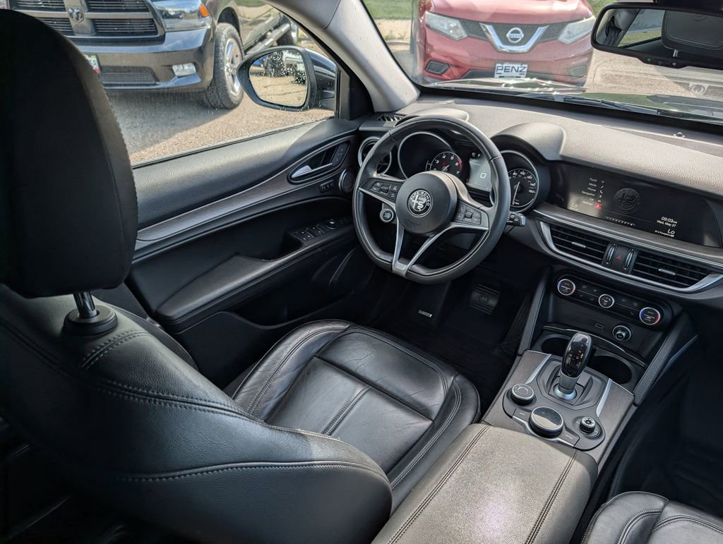 Used 2018 Alfa Romeo Stelvio Ti AWD/4WD image 9