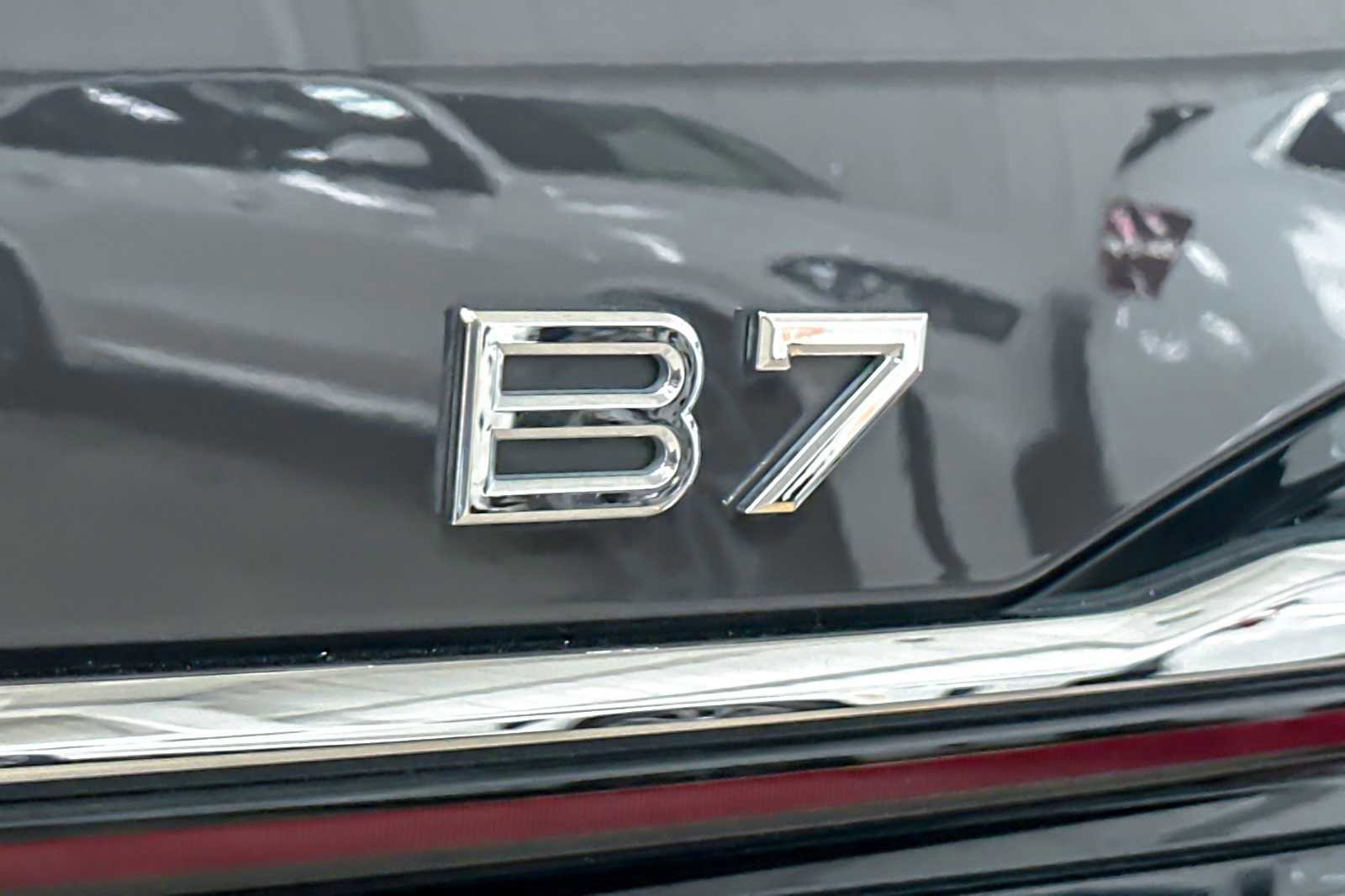 Used 2021 BMW ALPINA B7 xDrive w/ Luxury Rear Seating Package image 27