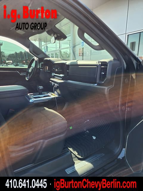 Certified 2025 GMC Sierra 1500 Elevation w/ Preferred Package image 4