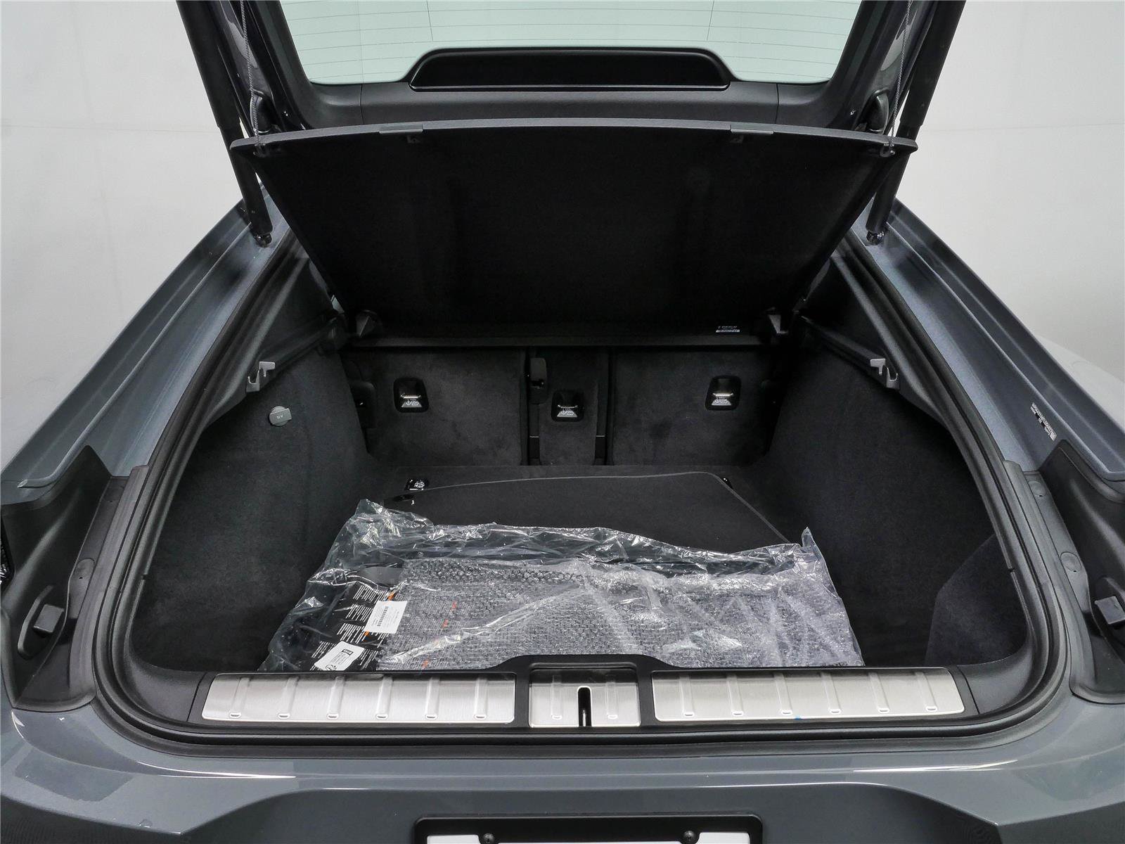 New 2026 Porsche Panamera image 32
